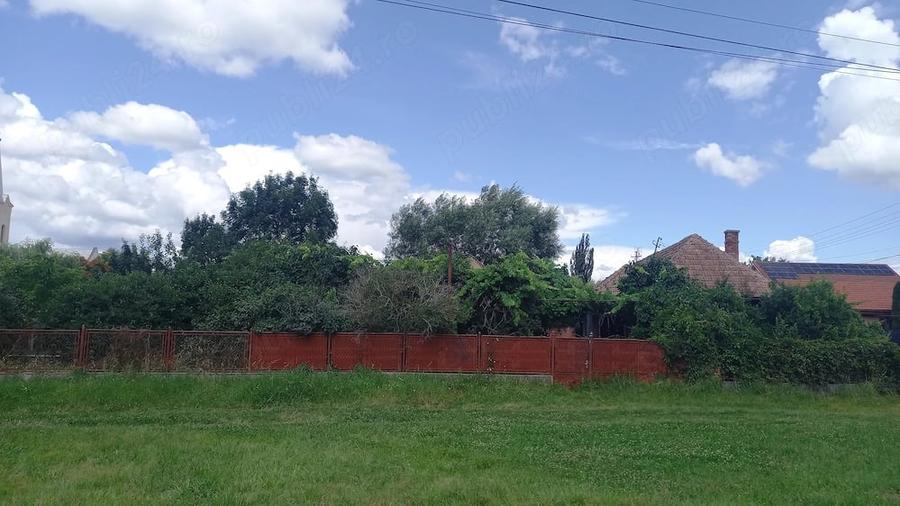 Casă cu Teren 709 Mp în Central