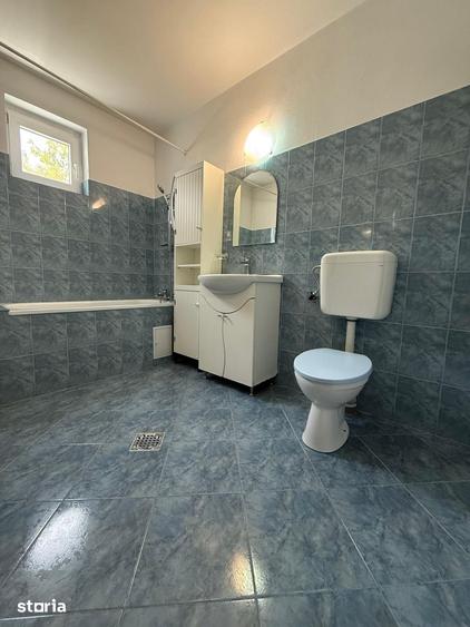 Casă cu 5 camere cu Teren 4000 Mp în Florești