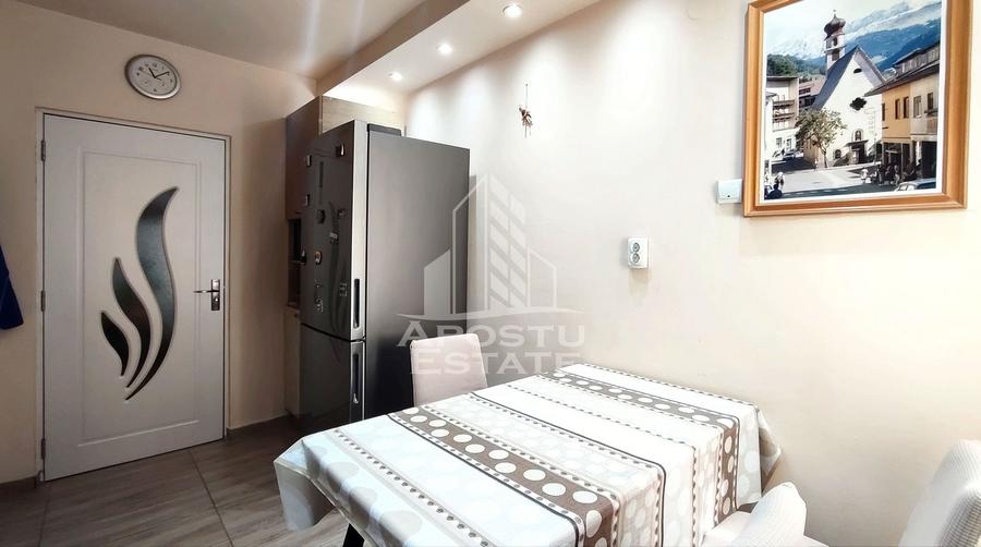 Apartament cu 4 camere semidecomandat, mobilat în Miorița