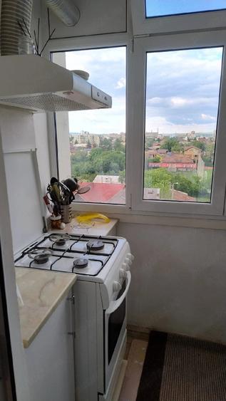 Apartament cu 3 camere semidecomandat în Mărășești