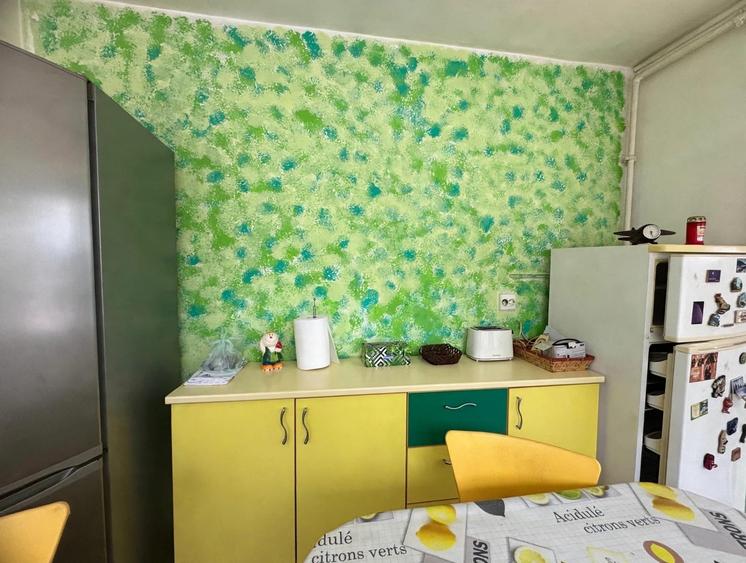 Apartament cu 3 camere decomandat în Capitol