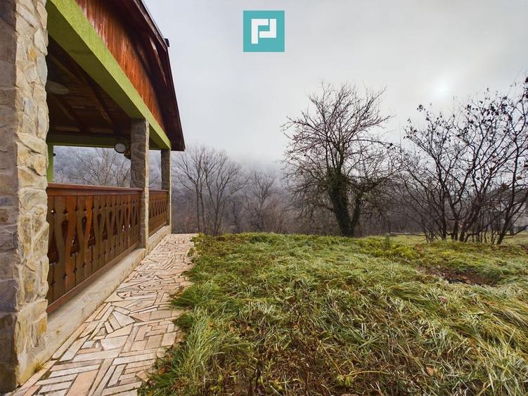 Casă individuală cu 6 camere cu Teren 1810 Mp în Moneasa