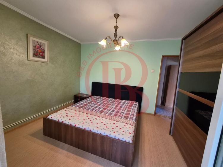 Apartament cu 3 camere decomandat, mobilat în Vitan