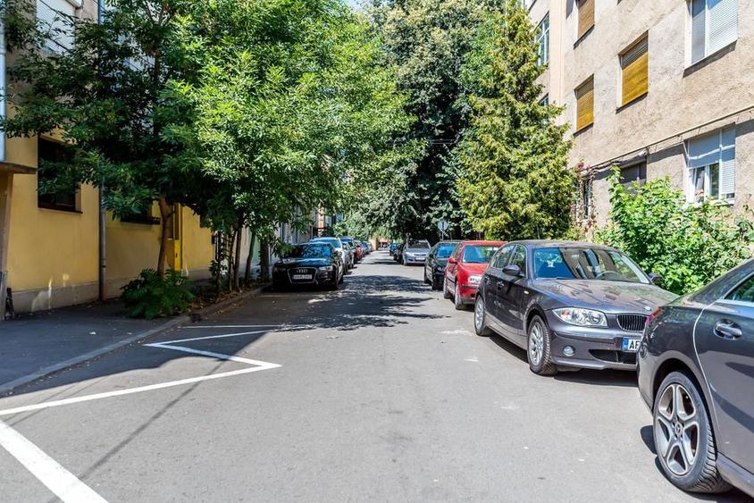 Garsonieră decomandată în Central