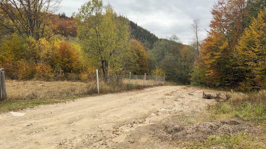 Teren de 2419 mp, în Iscroni
