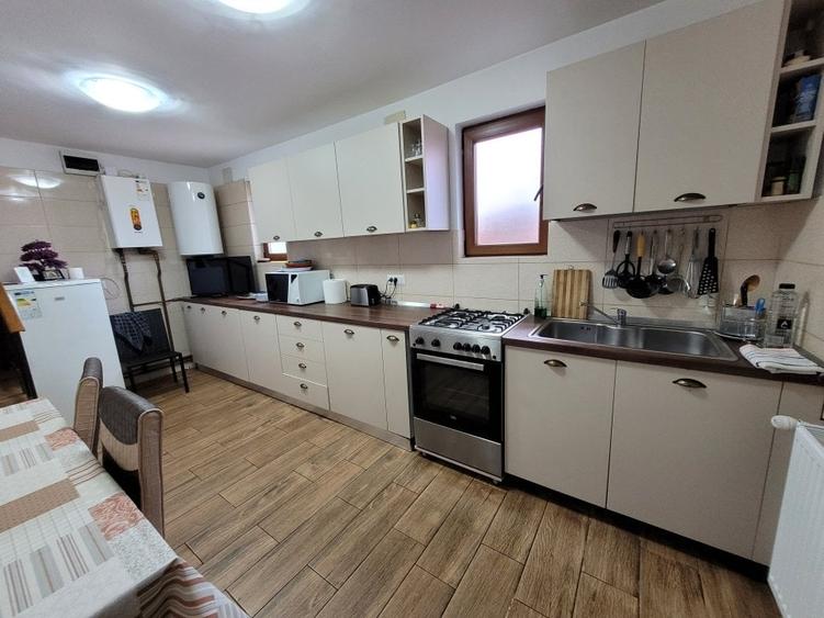 Casă individuală cu 7 camere cu Teren 1340 Mp în Brăduleț