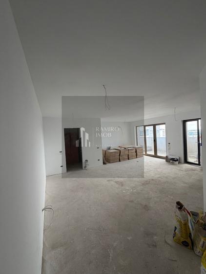 Apartament cu 3 camere decomandat, mobilat în Vitan