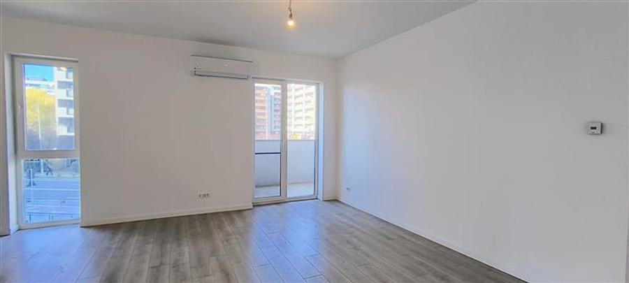 Apartament cu 3 camere nedecomandat în Aradului