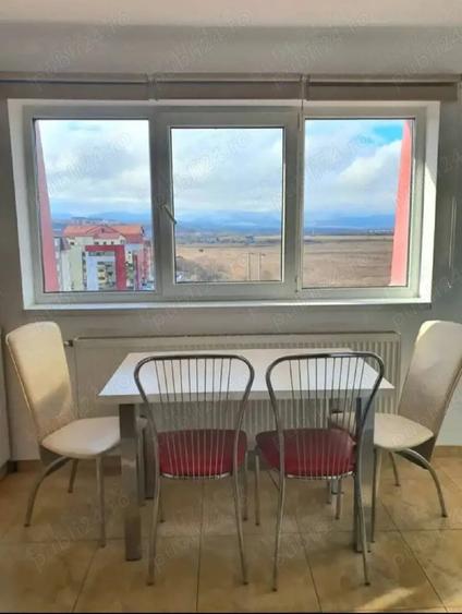 Apartament cu 4 camere decomandat în Ștrand