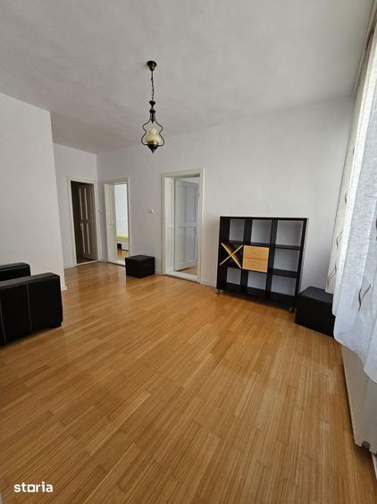 Casă cu 5 camere decomandat cu Teren 800 Mp în Ghiroda