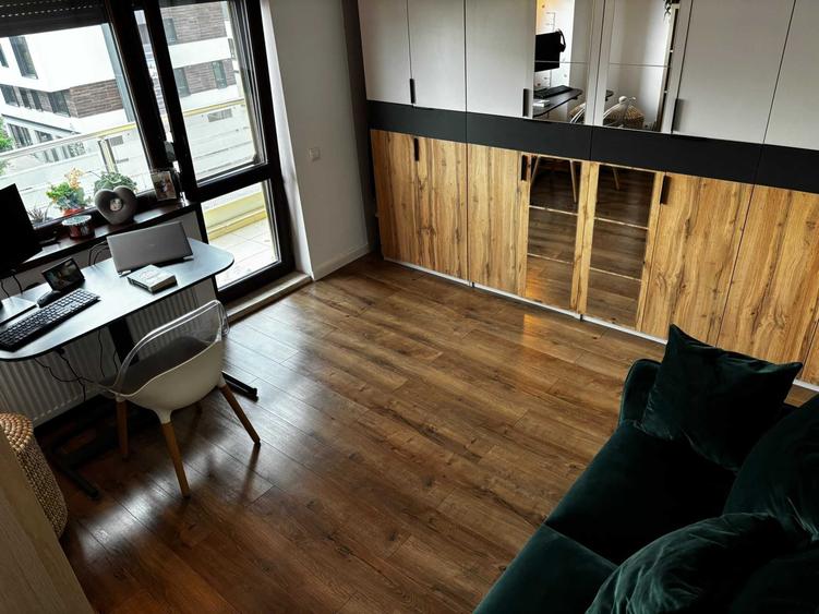 Apartament cu 3 camere semidecomandat în Est