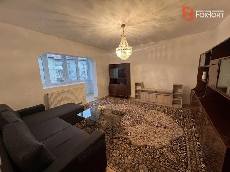 Apartament cu 4 camere semidecomandat, mobilat în Girocului