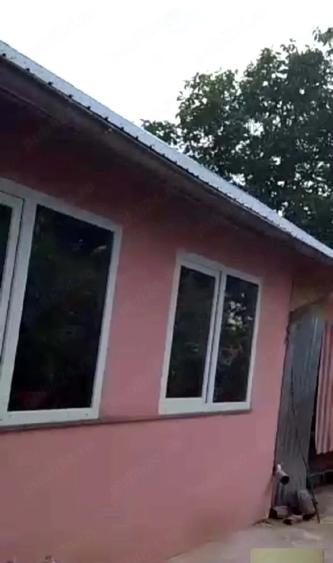 Casă cu 6 camere cu Teren 1300 Mp în Central