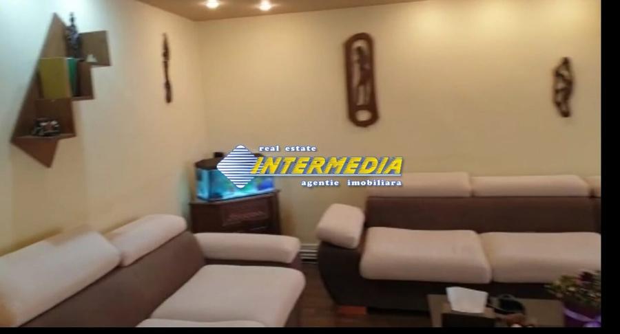 Apartament cu 4 camere decomandat, mobilat în Cetate