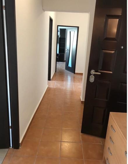 Apartament cu 4 camere decomandat în Moșilor