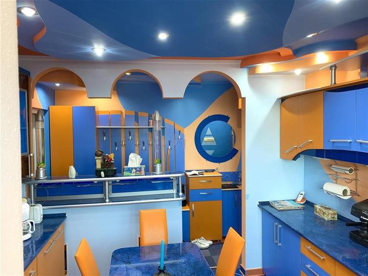 Apartament cu 3 camere decomandat în Cantemir