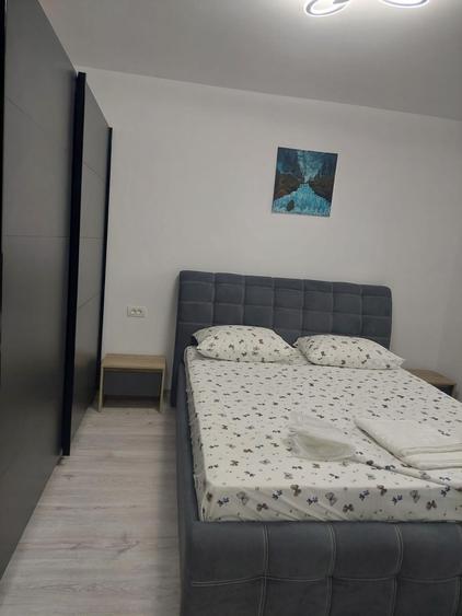 Apartament cu 3 camere decomandat, mobilat în City Park Mall