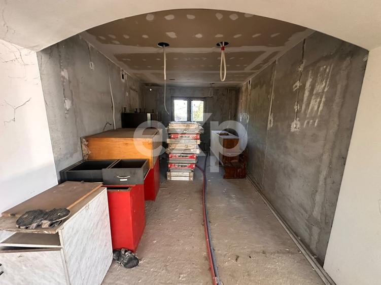 Casă individuală cu 12 camere cu Canalizare în Giulești