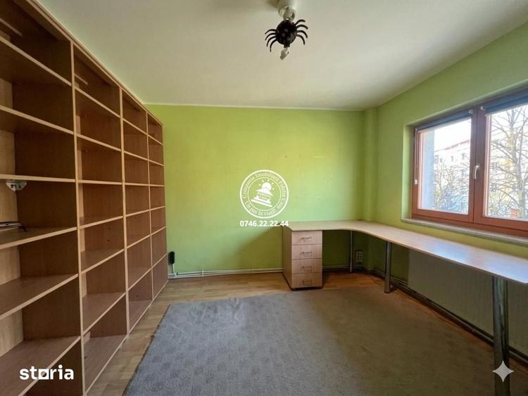 Apartament cu 3 camere decomandat în Nicolina