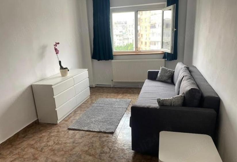 Apartament cu 3 camere semidecomandat, mobilat în Tineretului
