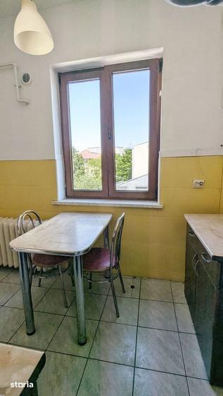 Apartament cu 3 camere decomandat în Decebal