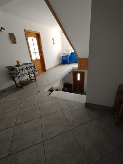Casă individuală cu 8 camere cu Canalizare în Frătești