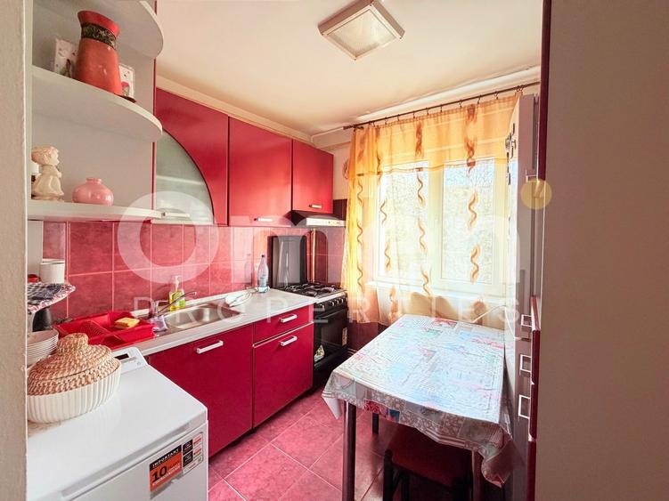 Apartament cu 2 camere semidecomandat, mobilat în Decebal