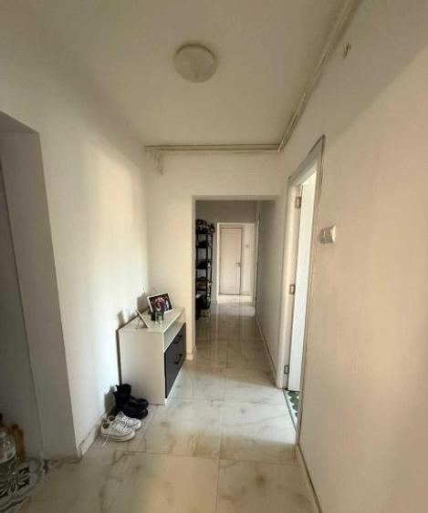 Apartament cu 4 camere semidecomandat, mobilat în Ghencea