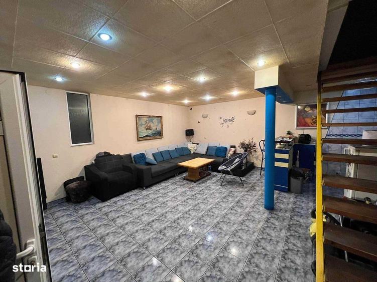 Casă cu 7 camere cu Teren 200 Mp în Vitan
