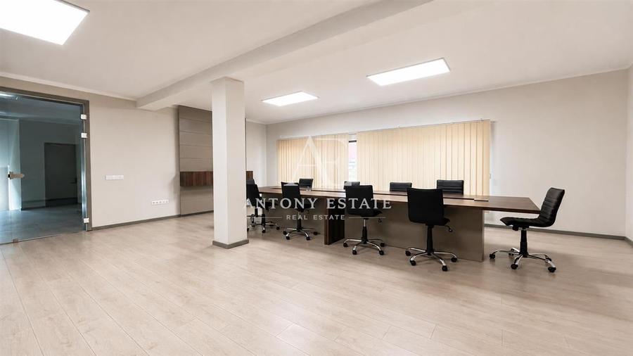 Spațiu comercial, de 560 mp, în Central