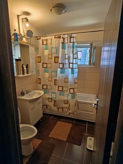 Apartament cu 3 camere decomandat, mobilat în Berceni