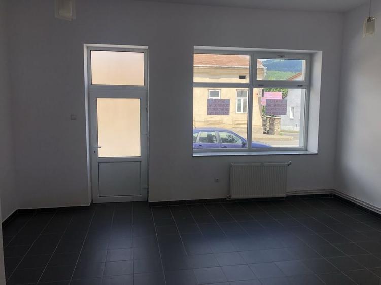 Spațiu comercial, de 50 mp, în Central