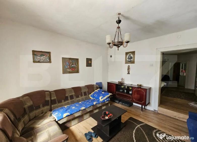 Casă cu 5 camere cu Teren 1249 Mp în Laz (Săsciori)