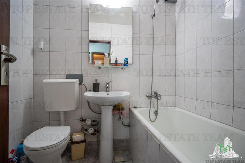 Apartament cu 3 camere decomandat, mobilat în Titan