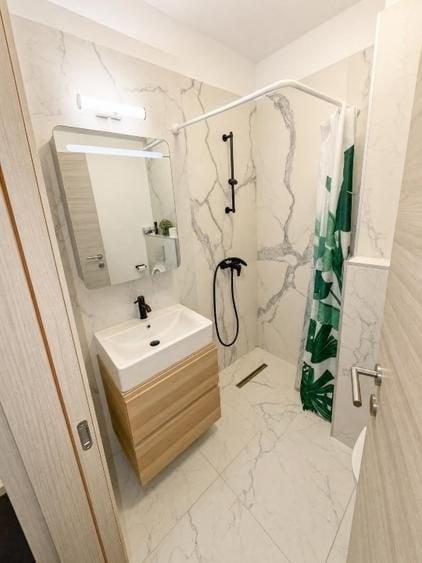 Apartament cu 3 camere decomandat, mobilat în Aviației