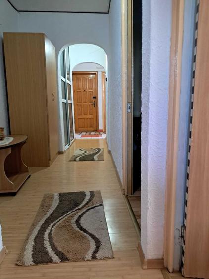 Apartament cu 3 camere decomandat în Vest
