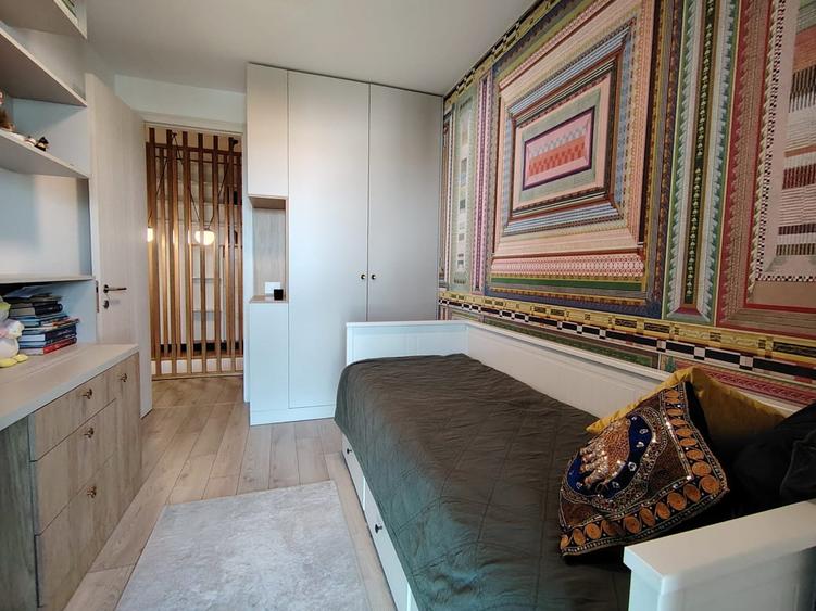 Apartament cu 5 camere decomandat, mobilat în P-ta Presei Libere