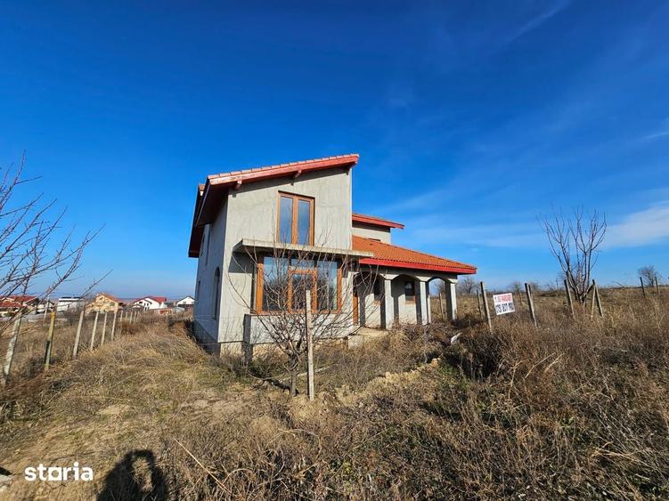 Casă cu 5 camere cu Teren 490 Mp în Somova