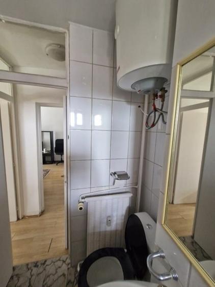 Apartament cu 2 camere semidecomandat, mobilat în P-ța Victoriei