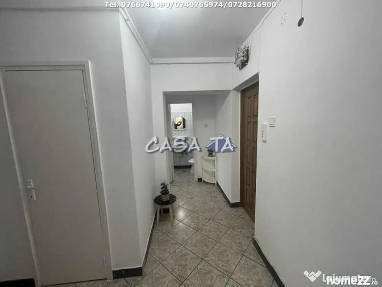 Apartament cu 4 camere decomandat în Central