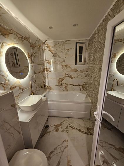 Apartament cu 3 camere semidecomandat în Central