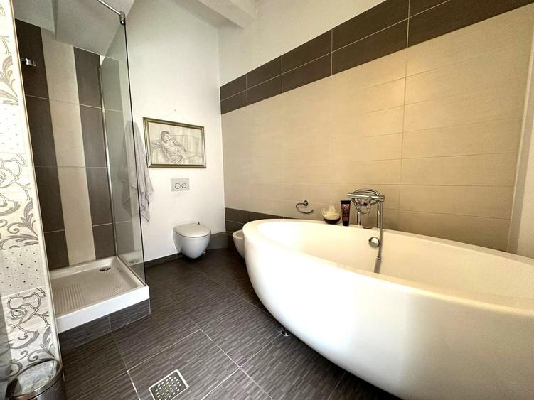 Apartament cu 2 camere decomandat, mobilat în Universitate