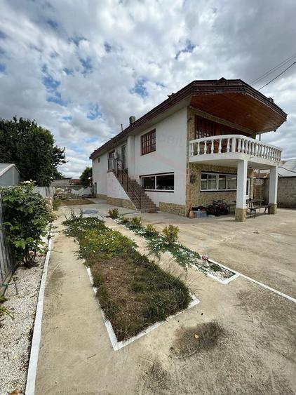 Casă cu Teren 300 Mp în Central
