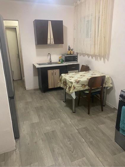 Apartament cu 3 camere decomandat în Războieni