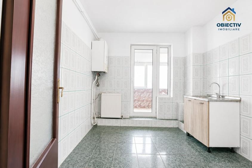Apartament cu 4 camere decomandat în Central