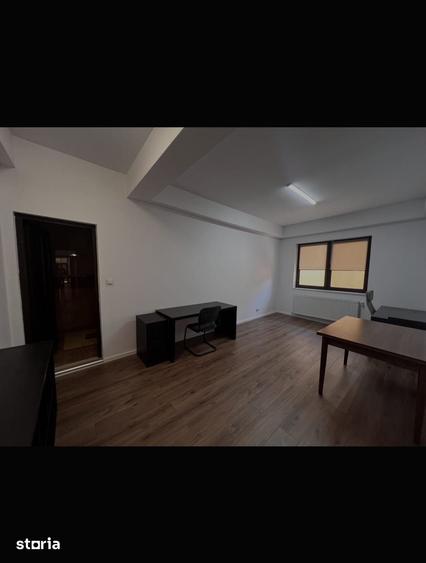 Casă cu 9 camere cu Teren 174 Mp în Colentina