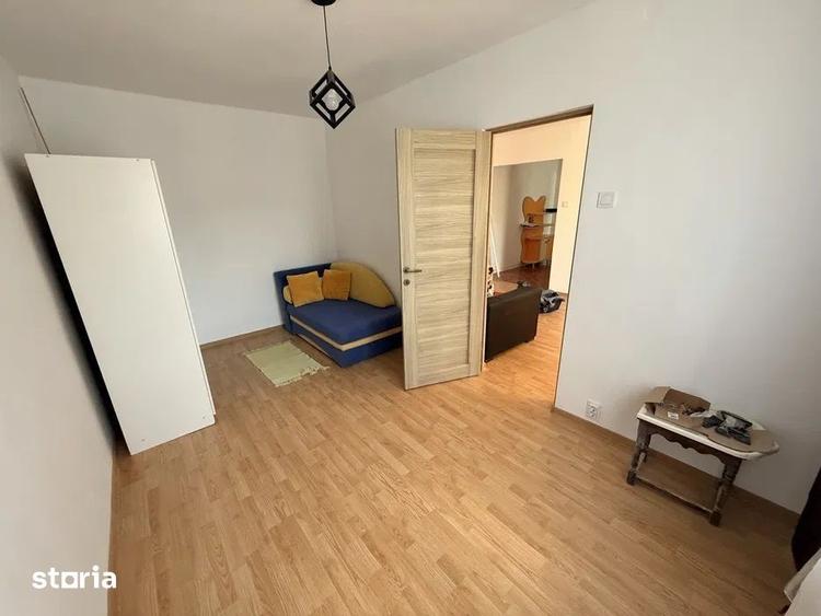 Apartament cu 3 camere semidecomandat în Dâmbu Pietros