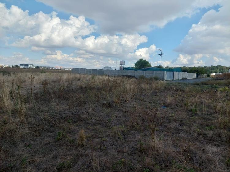 Teren Construcții intravilan de 1308 mp, în Est