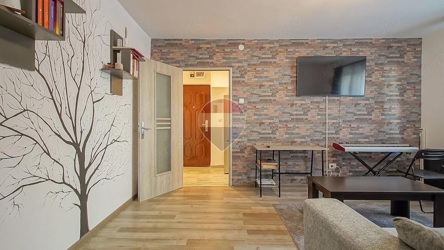 Apartament cu 2 camere semidecomandat în Florilor