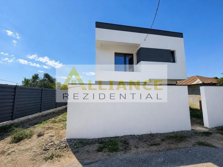 Casă individuală cu 4 camere cu Canalizare în Berceni